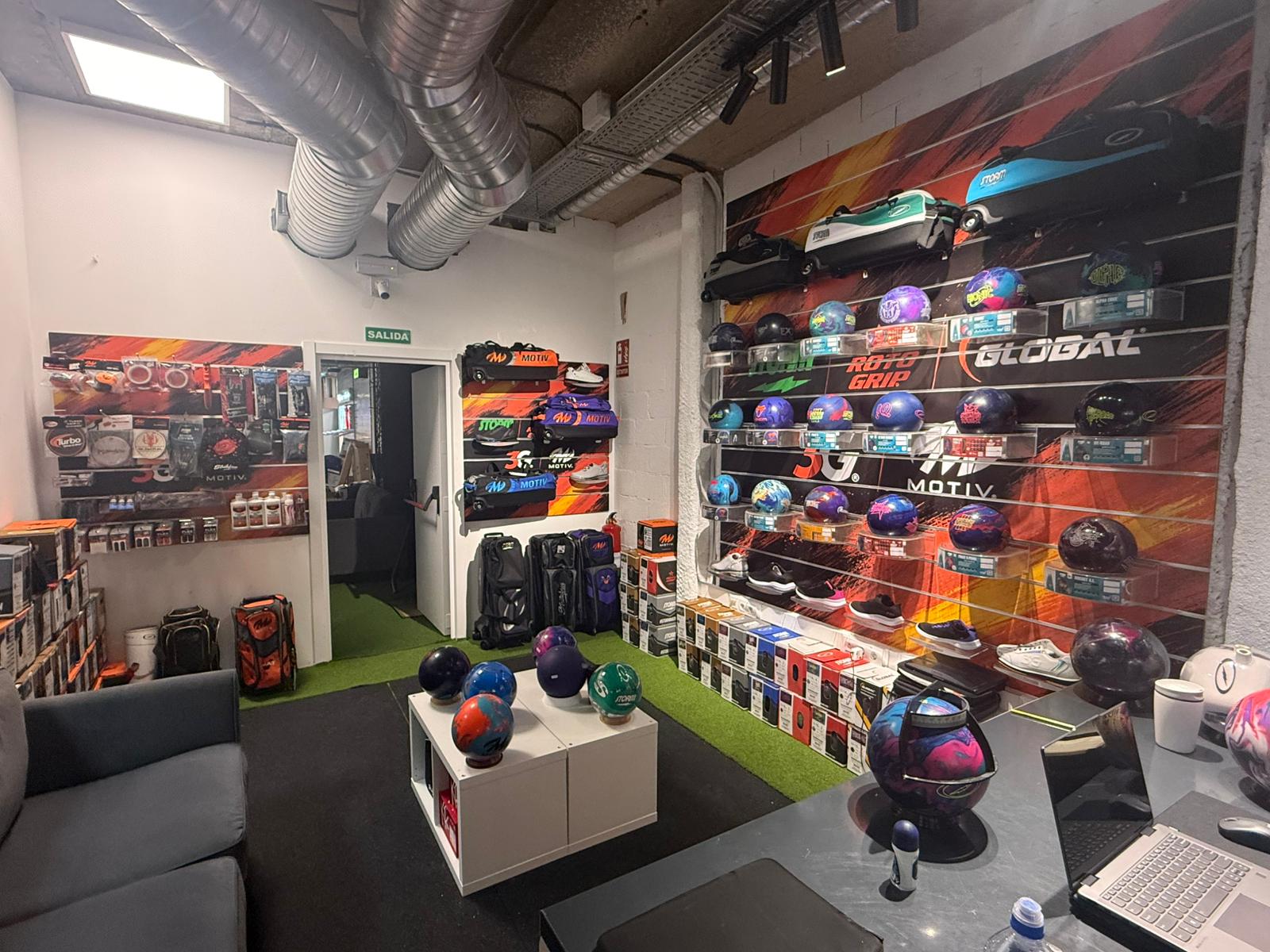 Interior del pro shop